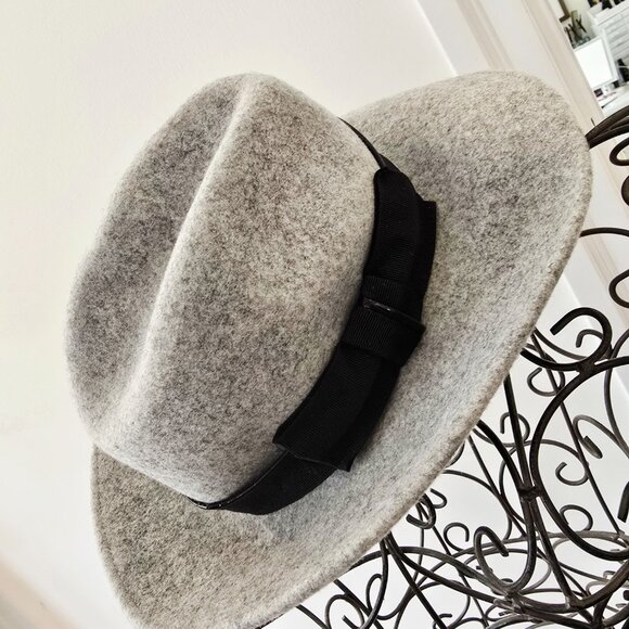 Wool - Picture 2 of 3